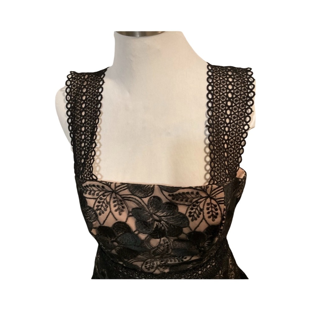 Blondie Nites Elegant Black and cream floral‎ Lace fit & flare, Mini Dress NWOT - Picture 4 of 9